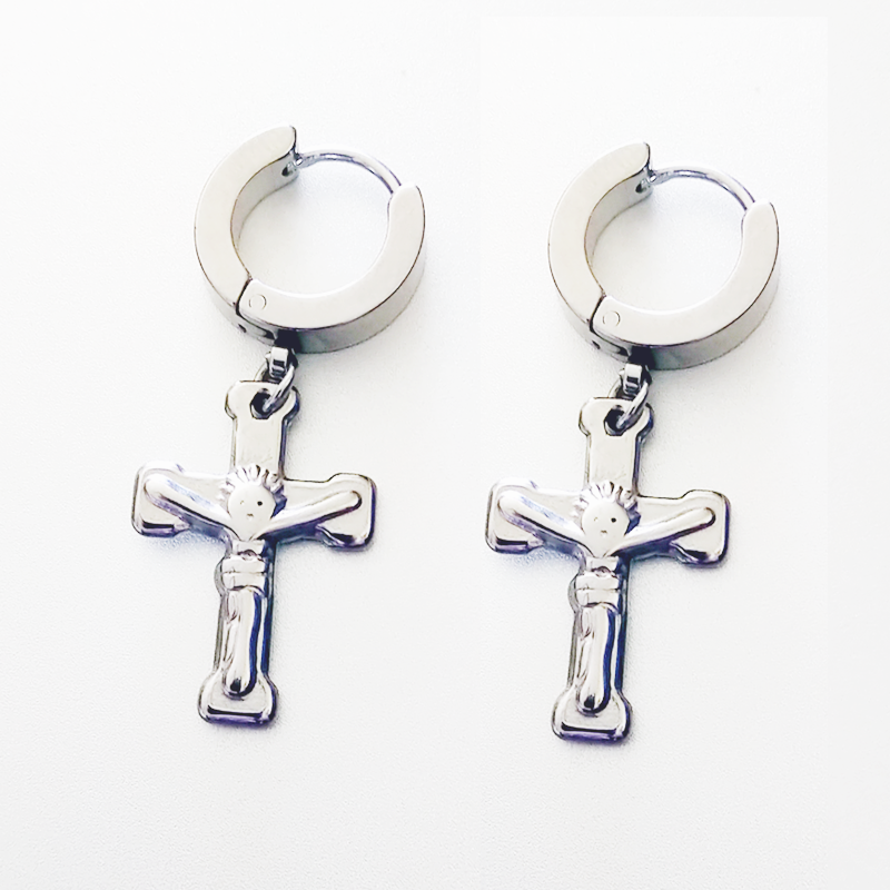 boucles d'oreilles clou pendantes argentées croix