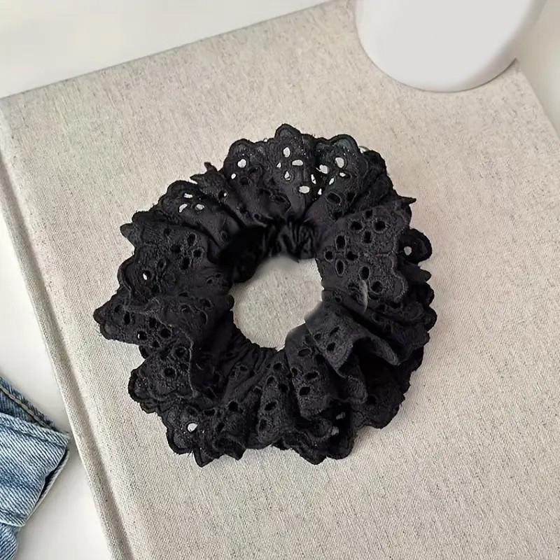 scrunchie broderie anglaise