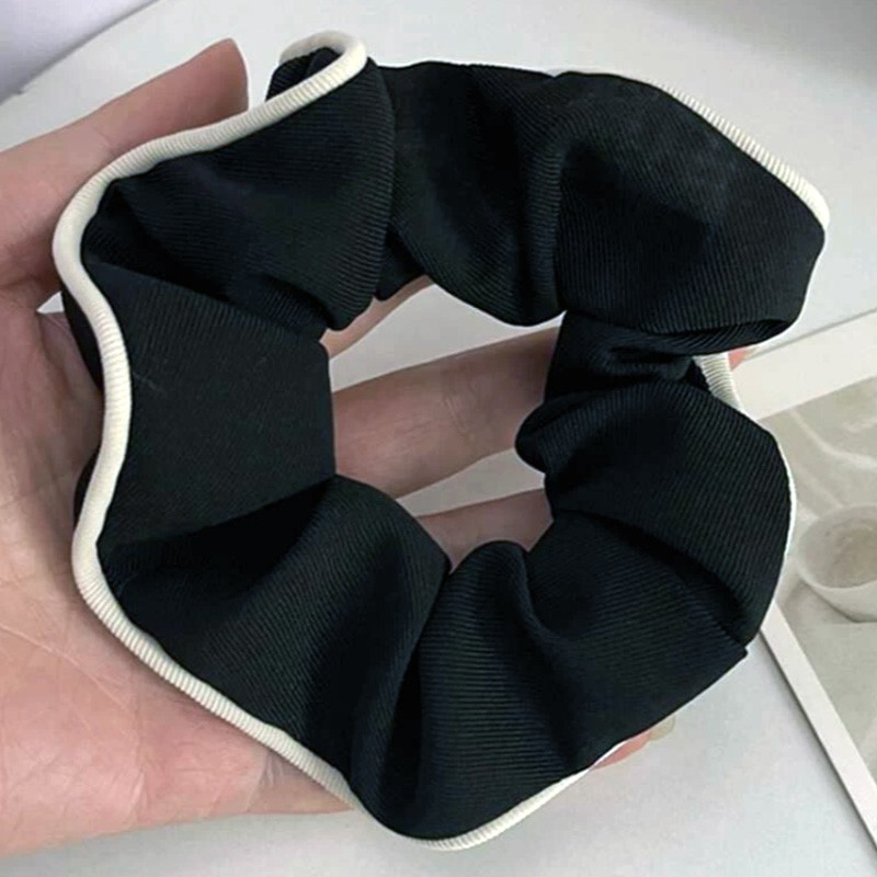 chouchou tissu noir et bord blanc