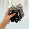 scrunchie en tissu blanc et noir