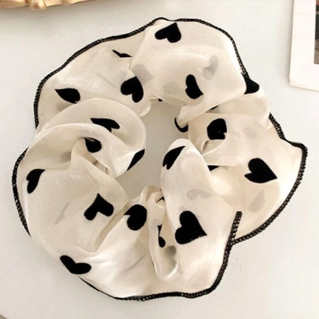 chouchou beige en voile à coeurs noirs